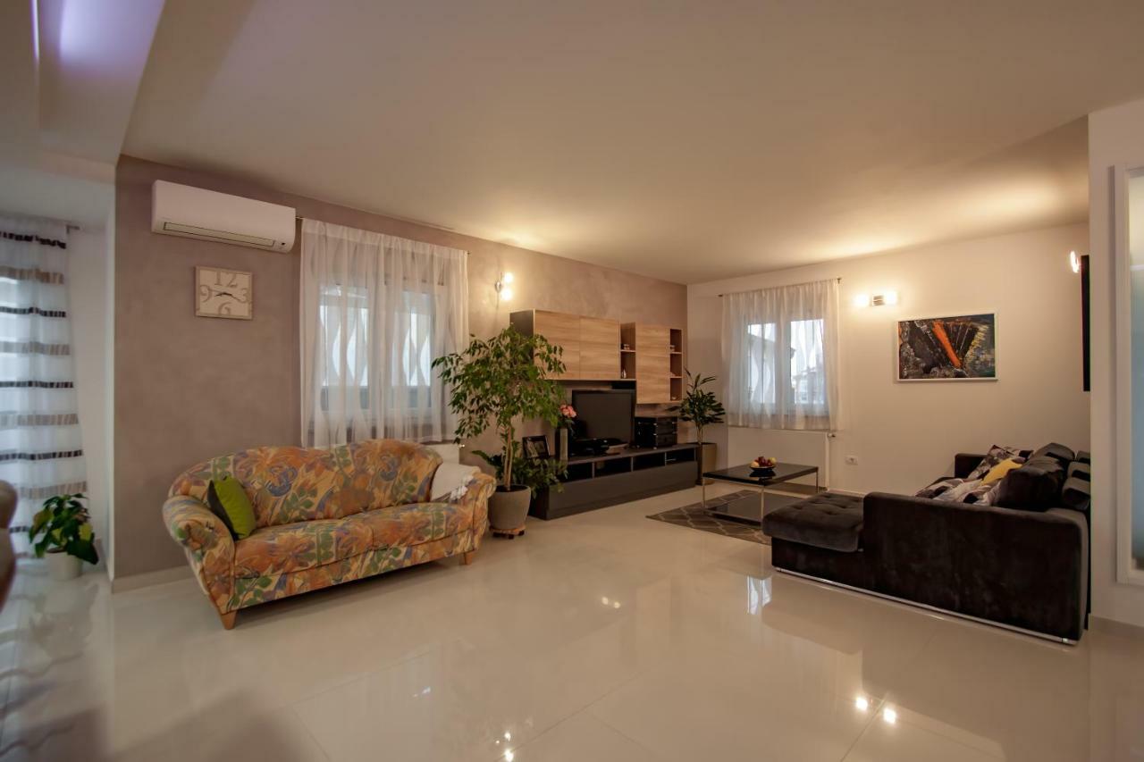 Apartman Nebo Pula Bagian luar foto