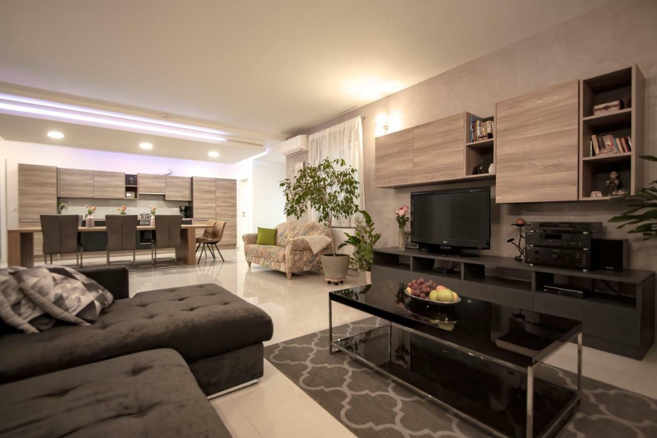 Apartman Nebo Pula Bagian luar foto