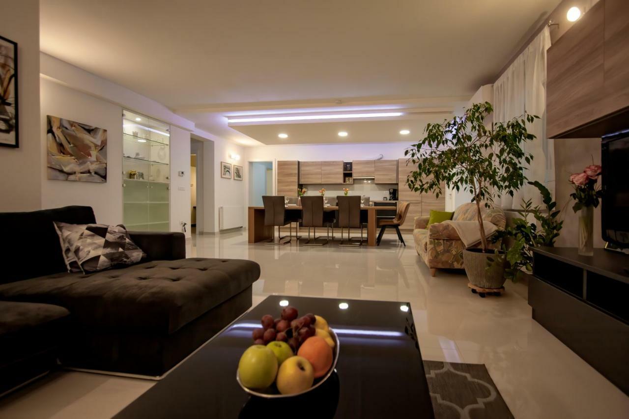 Apartman Nebo Pula Bagian luar foto